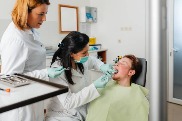 Best Holiday Emergency Dentist in Gladeview, FL